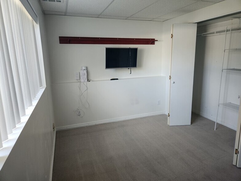 Building Photo - 12936 Timpview Dr