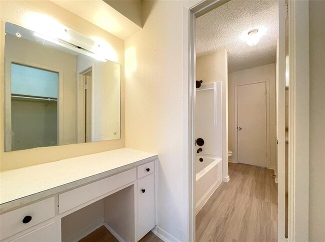 Building Photo - 902 N Meadows Dr