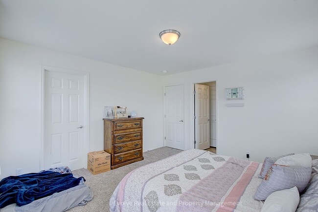 Building Photo - Evolve Real Estate: Beautiful Corner Townhome Available for Move-in on July 21st!