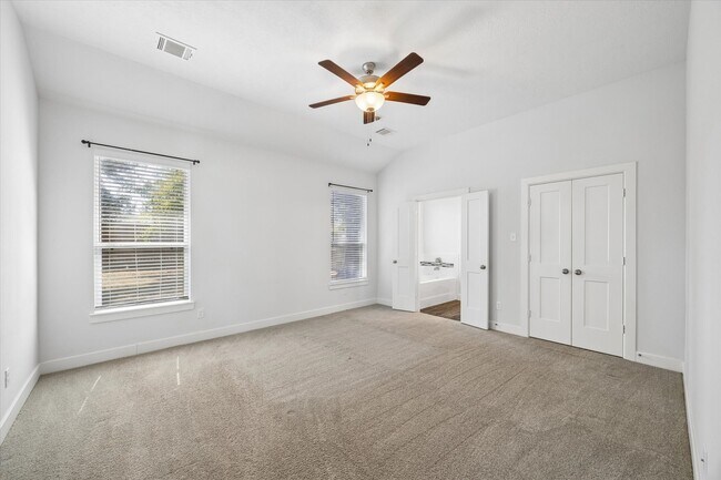 Building Photo - 260 Shoreview Dr