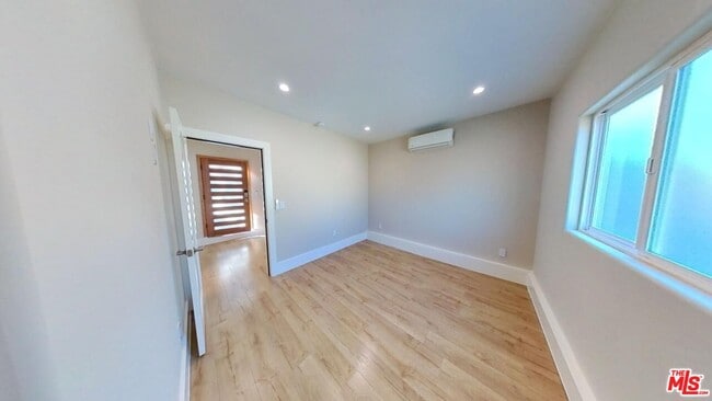 Building Photo - 6440 Yarmouth Ave