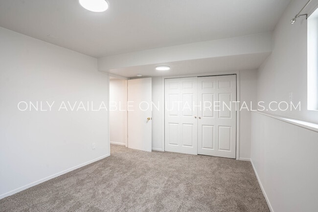 Building Photo - 338 Cedarwood Dr