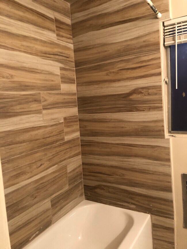 Building Photo - 407 Violet Ave