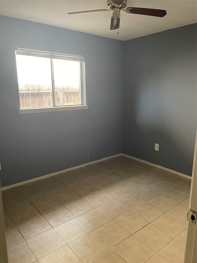 Building Photo - 10751 Corona Ln