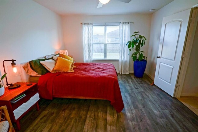 Building Photo - 326 Hawks View Dr