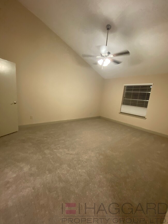 Building Photo - 3 bedroom 2 bathrooms