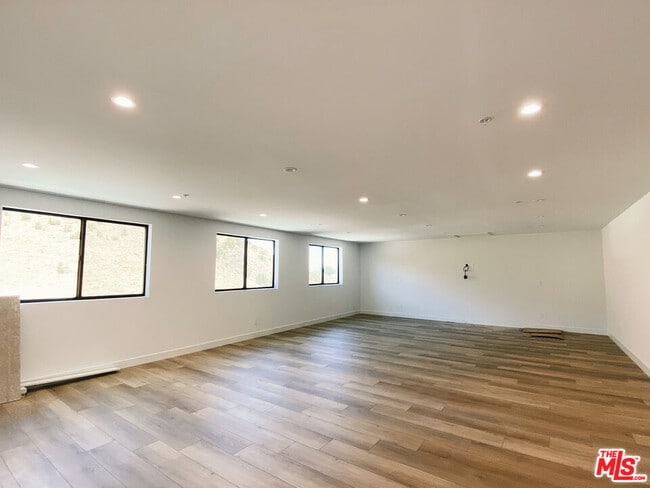 Building Photo - 1700 Cadenhorn Dr