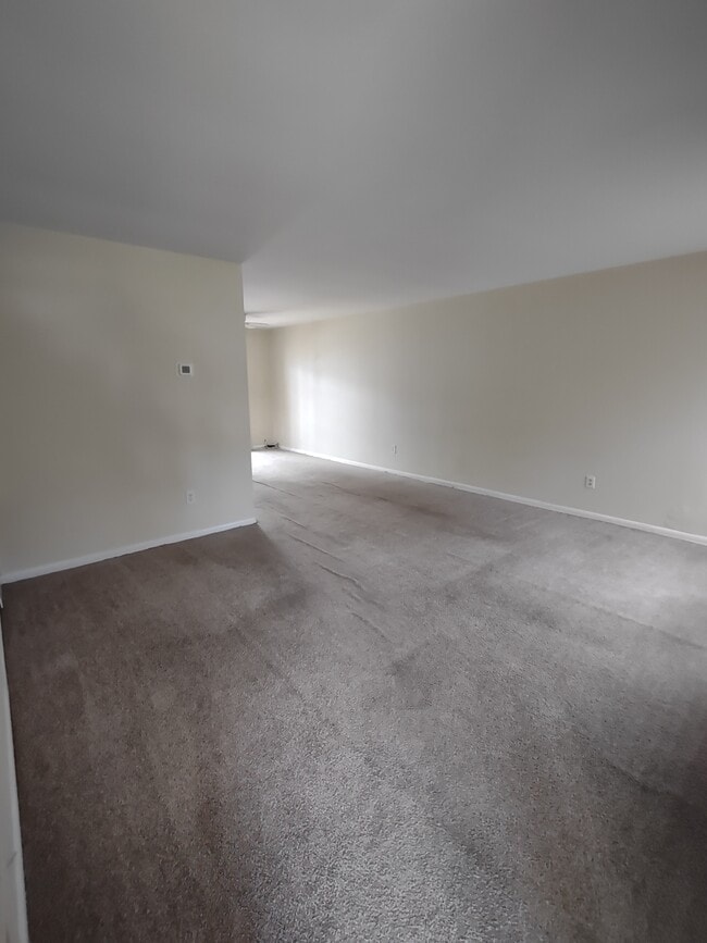 Building Photo - 217 E Green Valley Cir