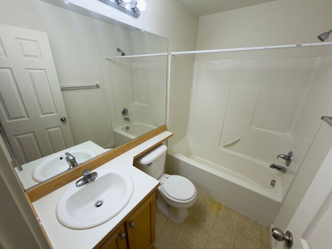 Building Photo - Pet-Friendly Townhome with Lake Views at Progress Ridge