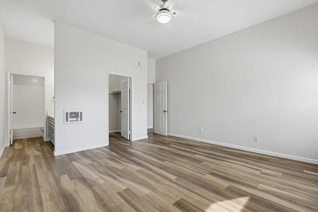 Building Photo - 270 Dahlia Ave