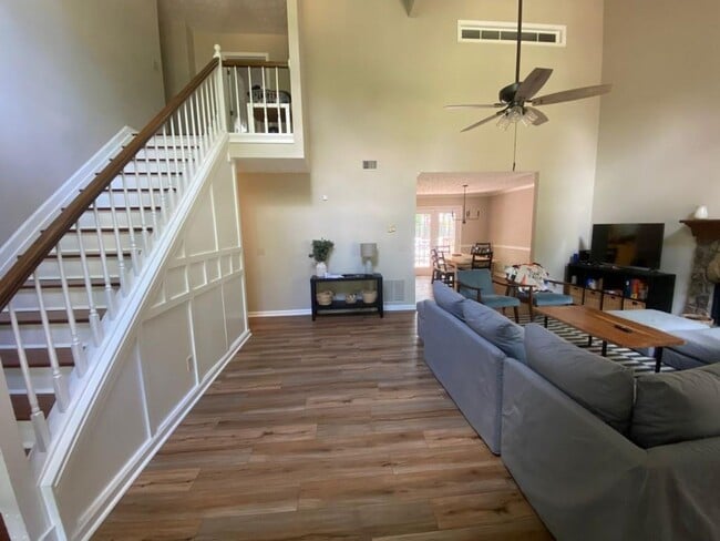 Building Photo - 420 Ridge Ct
