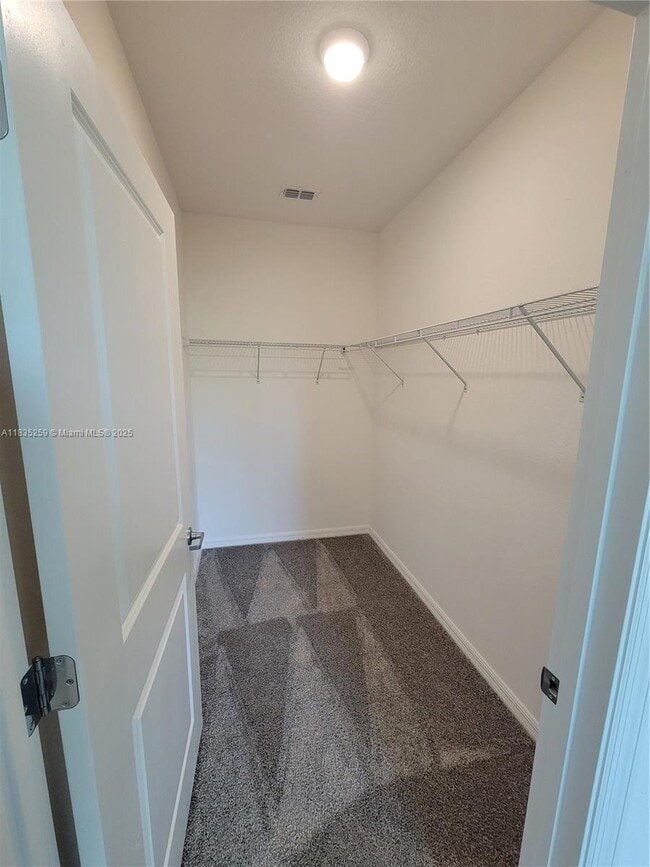 Building Photo - 8271 Tanager Sq
