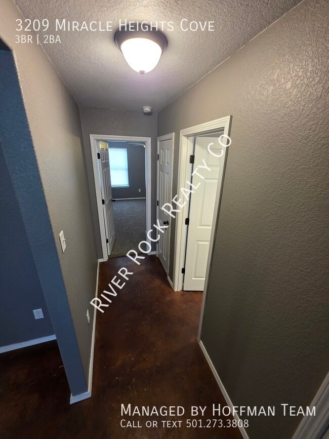 Building Photo - 3209 Miracle Heights Cove