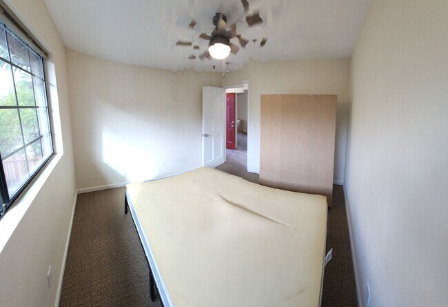Building Photo - LOCATION-CLOSE PROXIMITY TO POLY CAMPUS