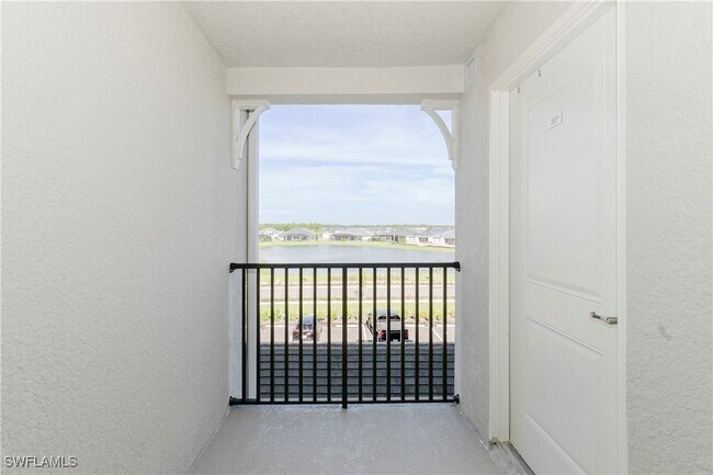 Building Photo - 15275 Grn Acrs Ave
