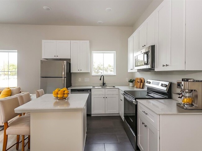 Building Photo - 7806 Clearview St