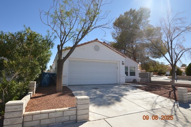 Building Photo - 8225 Mt Brodie Cir