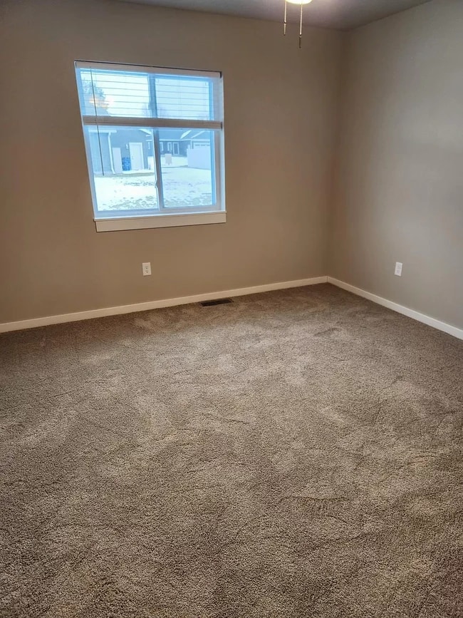 Building Photo - 304 Nieson St