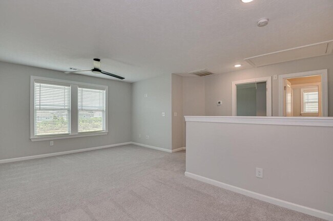 Building Photo - 596 Vinings Dr