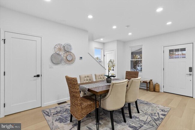 Building Photo - 2932 Yost Pl NE