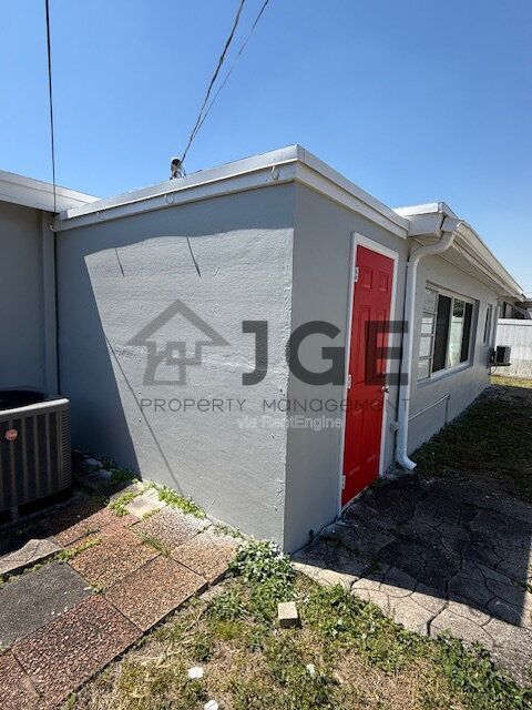 Building Photo - 6911 SW 12th St