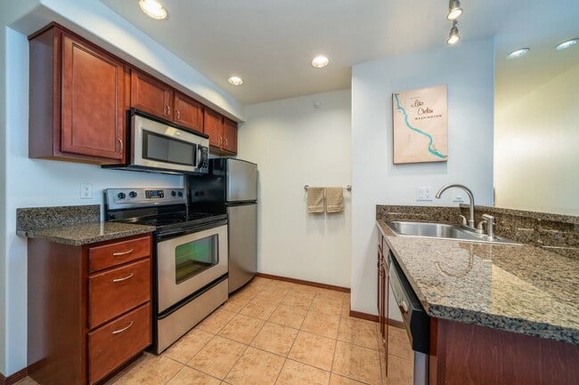 Building Photo - 322 W Woodin Ave