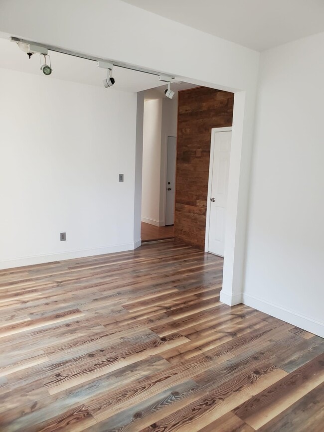 Building Photo - 43 Wood St