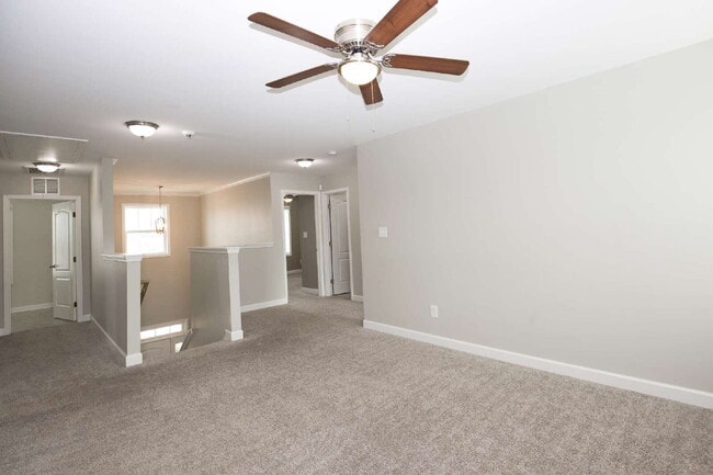 Building Photo - Spacious 3-Bed, 2.5-Bath Modern Home w/ 3-Car Garage in Highcroft – Close to Fort Bragg!