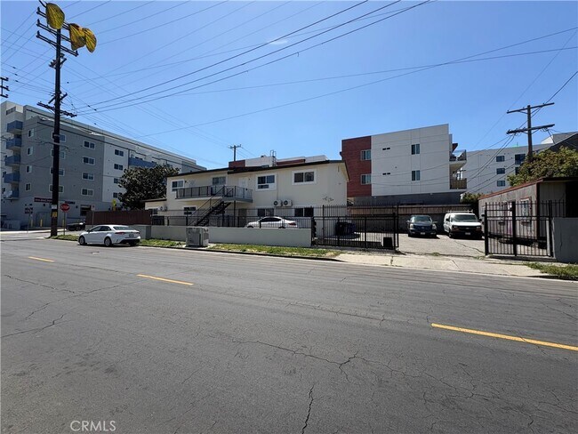 Building Photo - 1103 S Hobart Blvd
