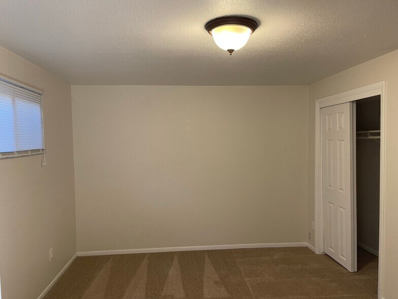 Building Photo - 2640 Villa Loma Dr