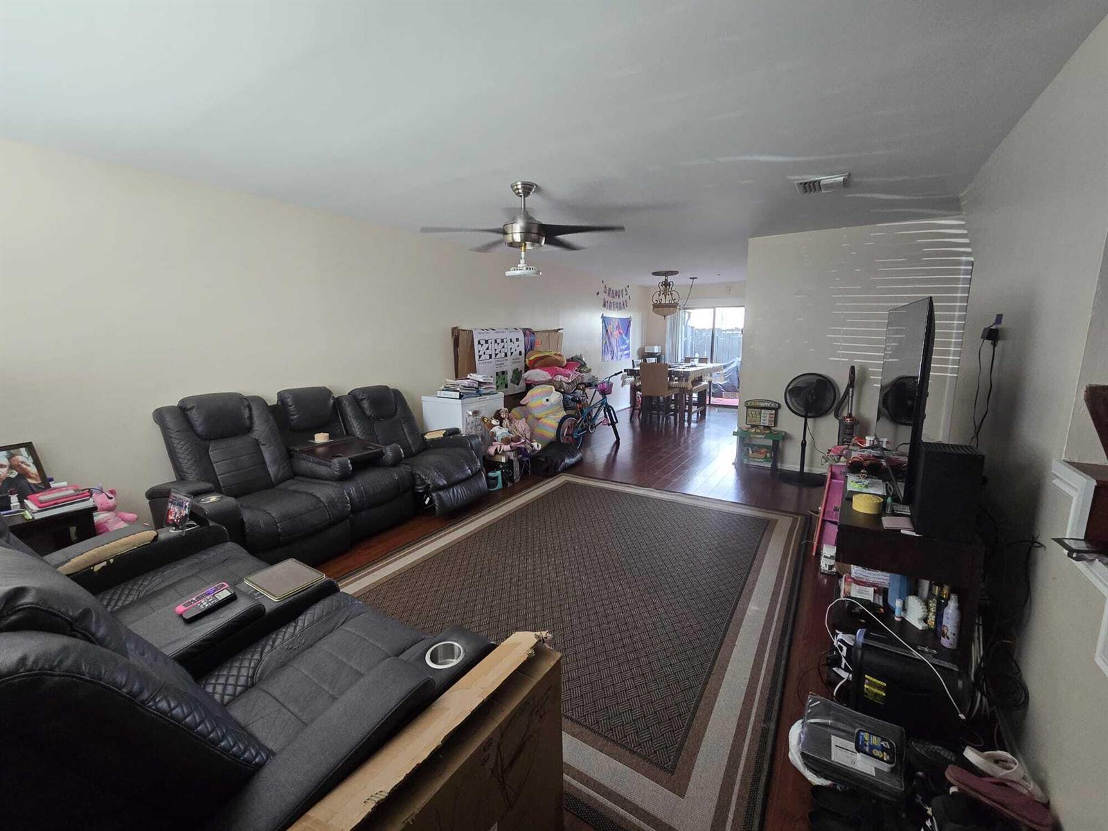 Building Photo - 5204 Bayside Dr