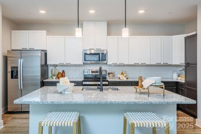 Building Photo - 1035 Strensall Ln