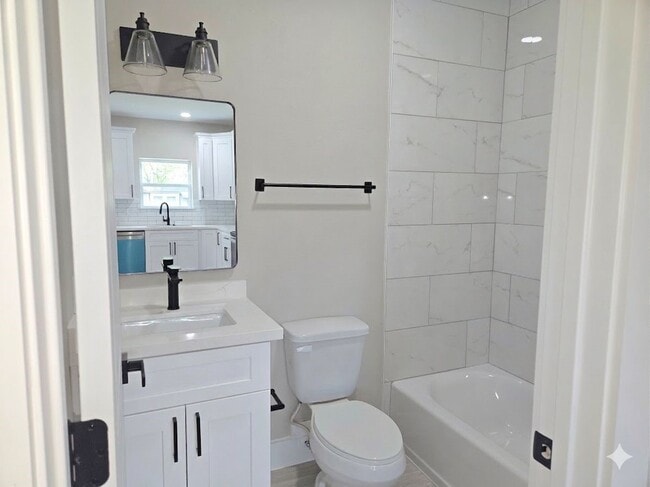 Building Photo - 7830 Woodlyn Rd