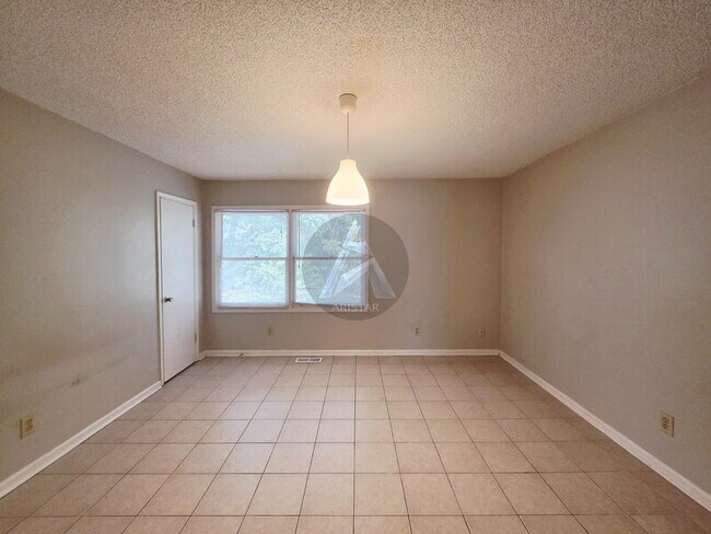 Building Photo - 1495 Bentley Ln SE
