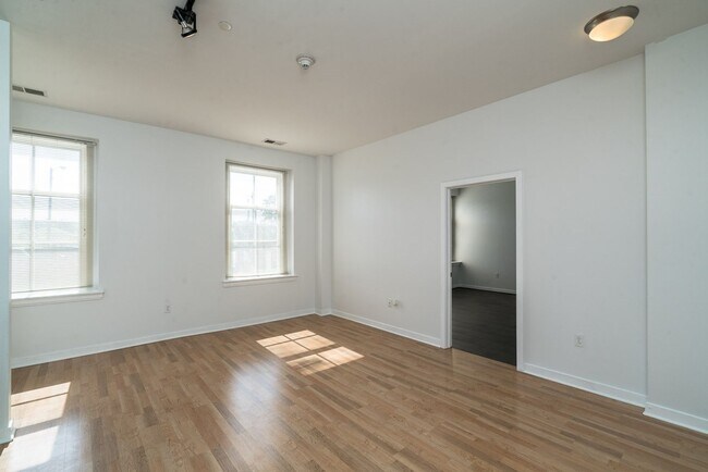 Building Photo - 3300 Henry Ave