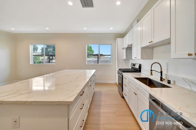 Building Photo - 2800 Winter St