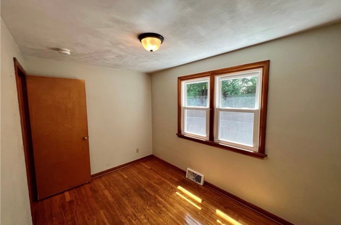 Building Photo - 4 Pinecrest Dr