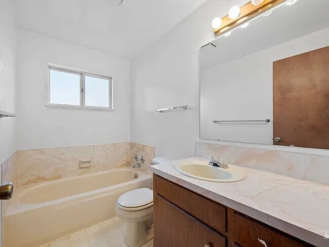 Building Photo - 80 S Heather Dr