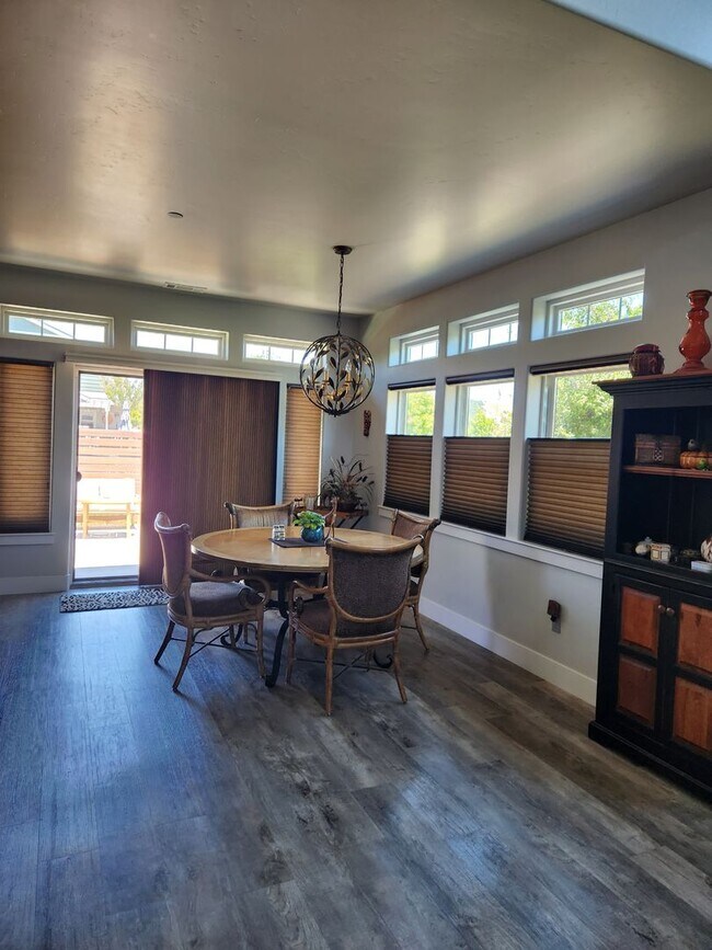 Building Photo - Available NOW-Sophisticated-modern AG HOME
