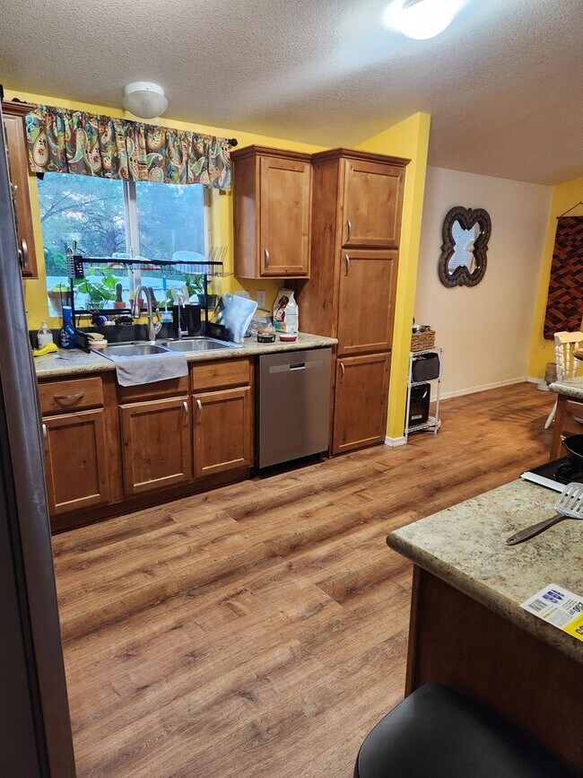 Building Photo - Available NOW! Home in Christmas Tree estates