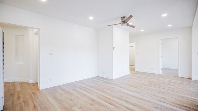 Building Photo - 2065-2067 1/2 Ivar
