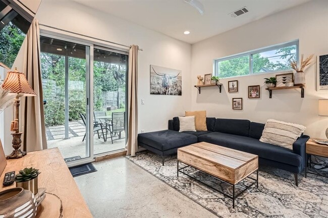 Building Photo - 2601 Francisco St