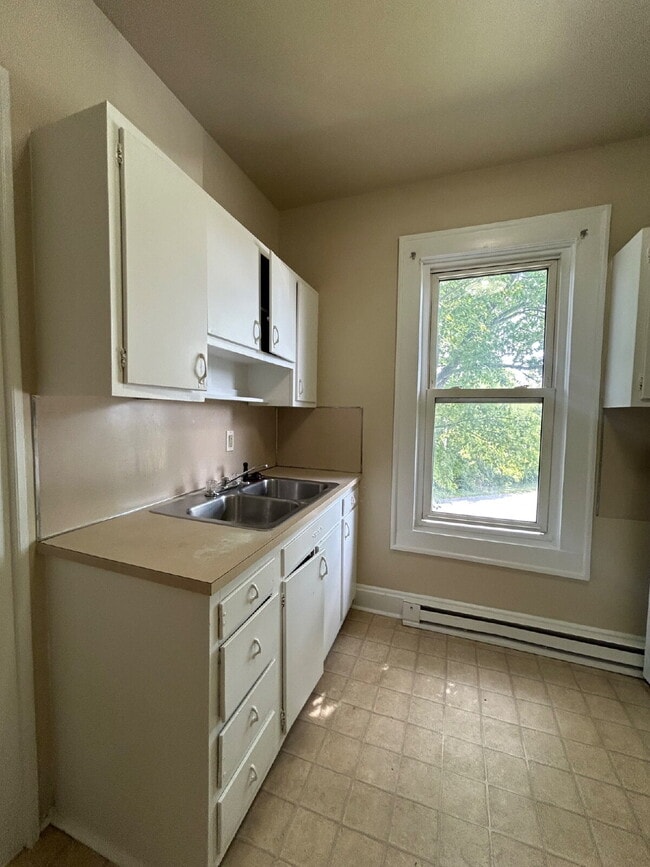 Building Photo - Spacious 2-Bedroom Apartment – Convenient Front Royal Location