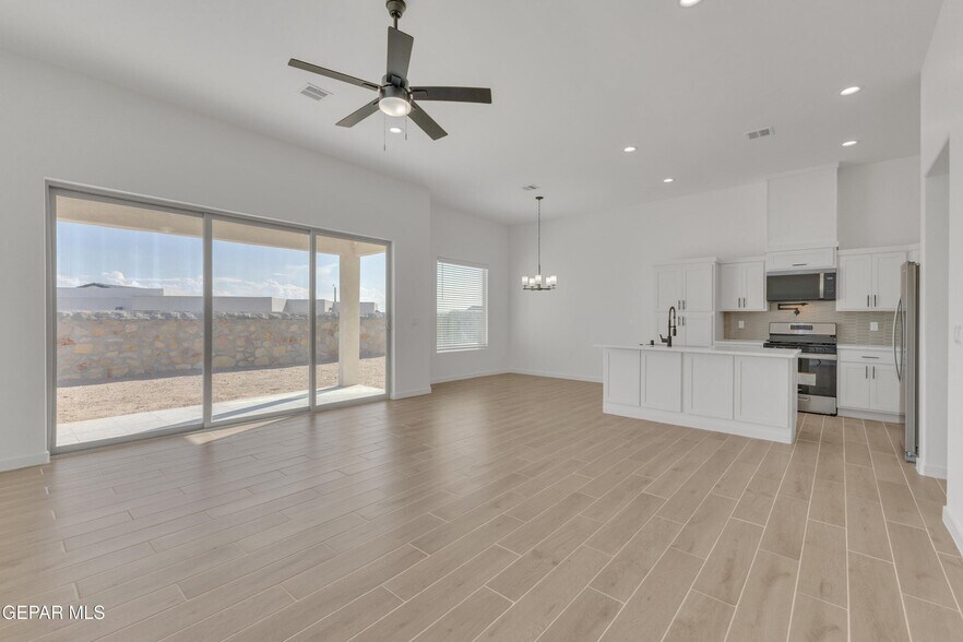 Building Photo - 12716 Middlesbrough Ave