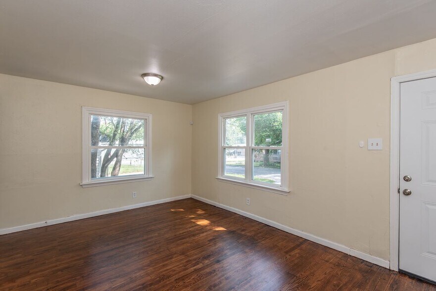 Building Photo - 6325 Jefferson Ave