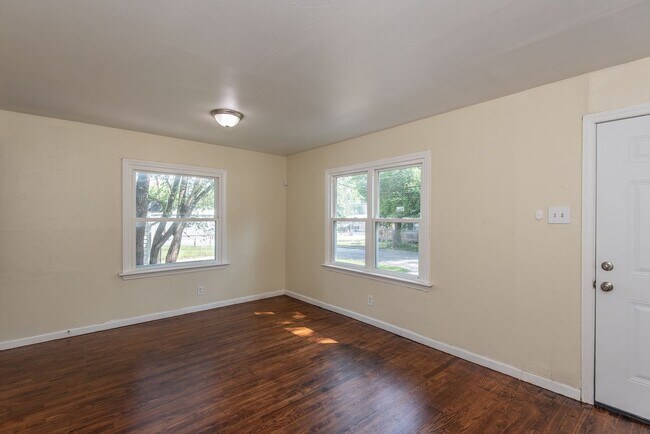 Building Photo - 6325 Jefferson Ave