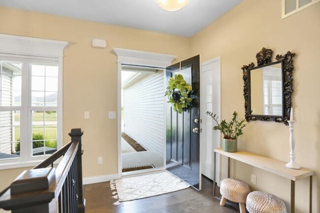 Building Photo - 4 Bedroom Ranch in SW Champaign - Availabl...
