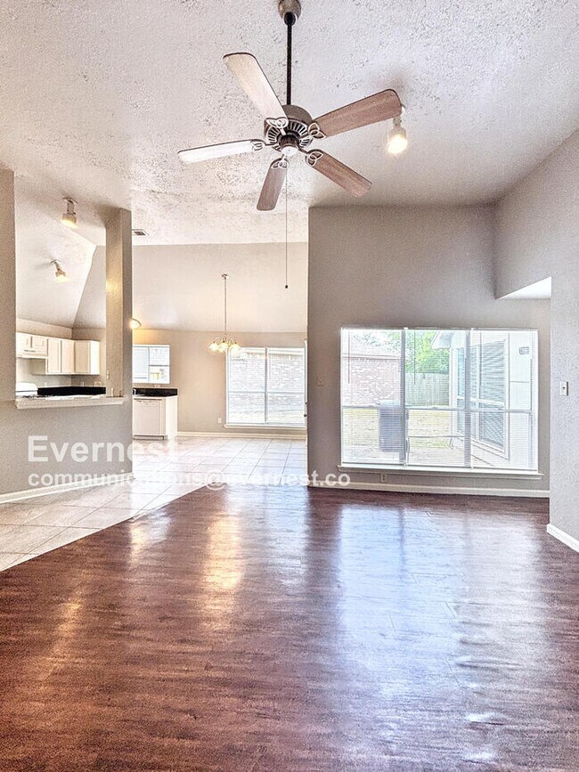 Building Photo - 2038 Woodland Hills Dr