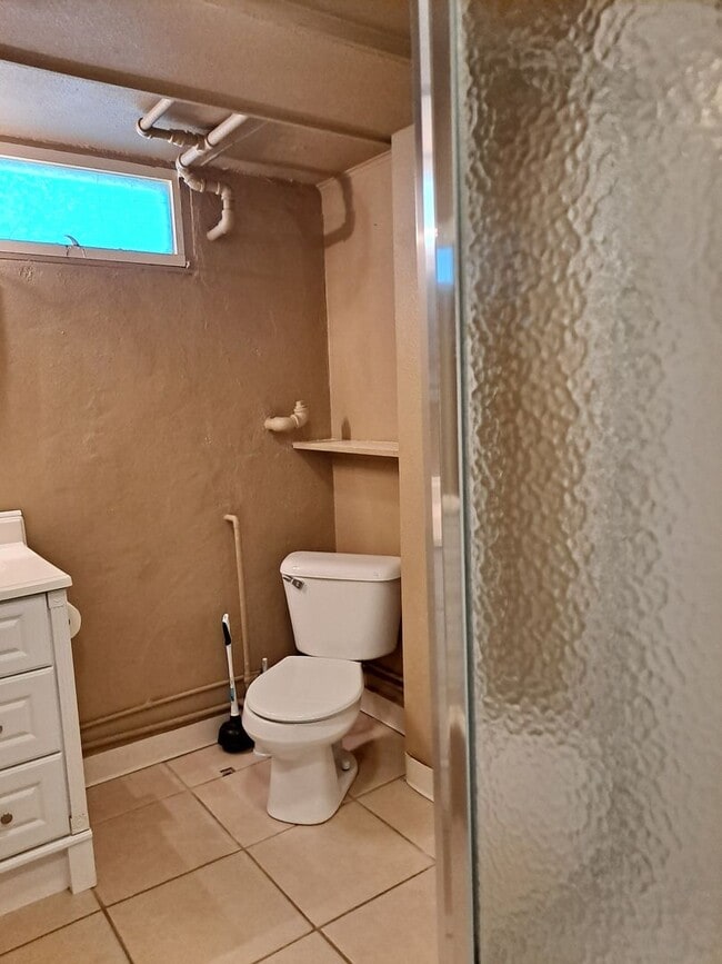 Building Photo - ALL PROSPECTIVE TENANTS MUST SUBMIT A $58 ...