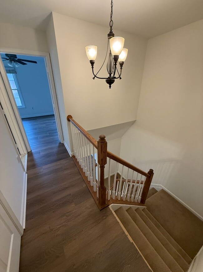 Building Photo - Beautiful 3 bed/3.5 Bath in ideal location!